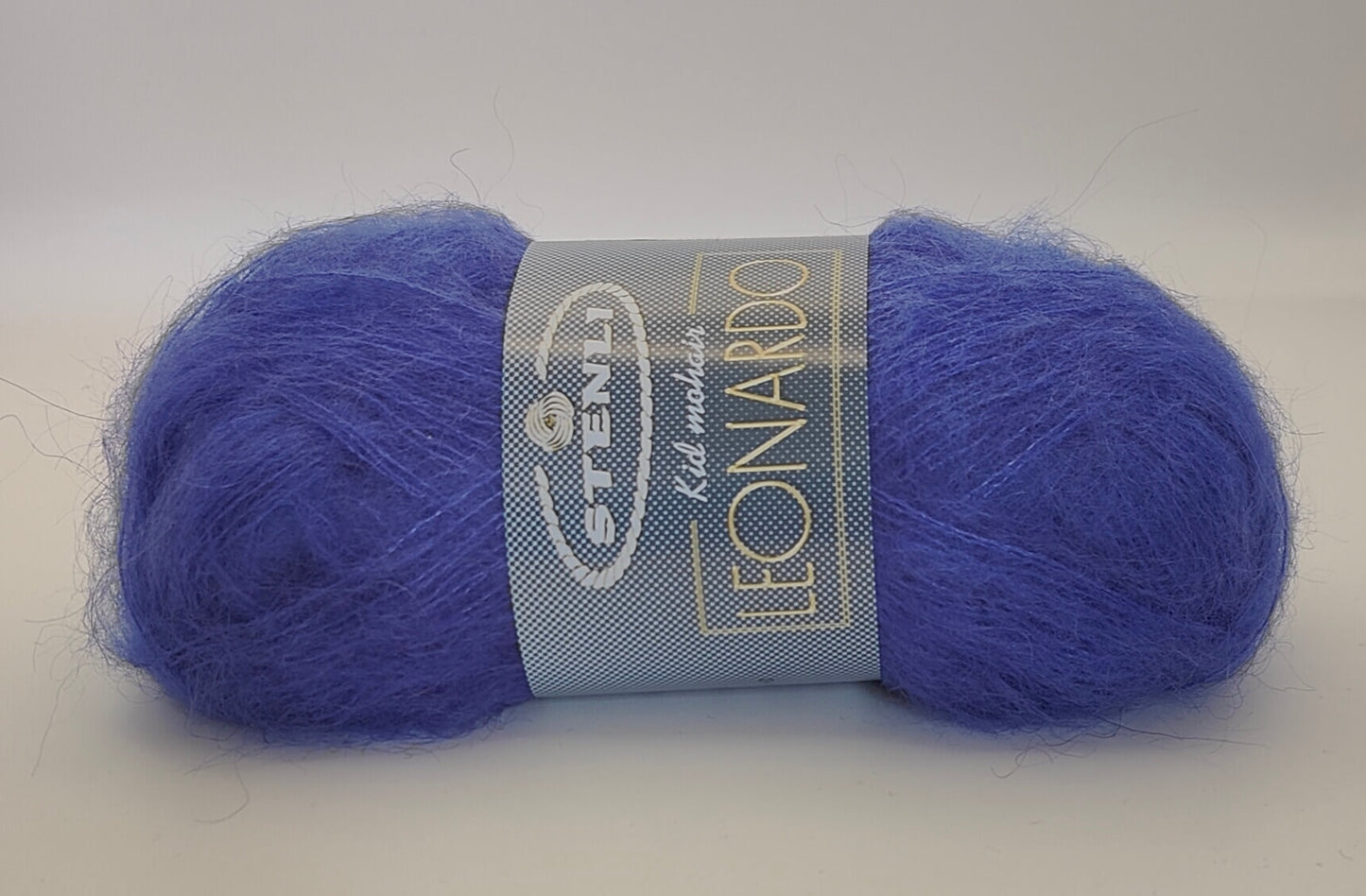 Leonardo kid mohair sinivioletti lankakerä.