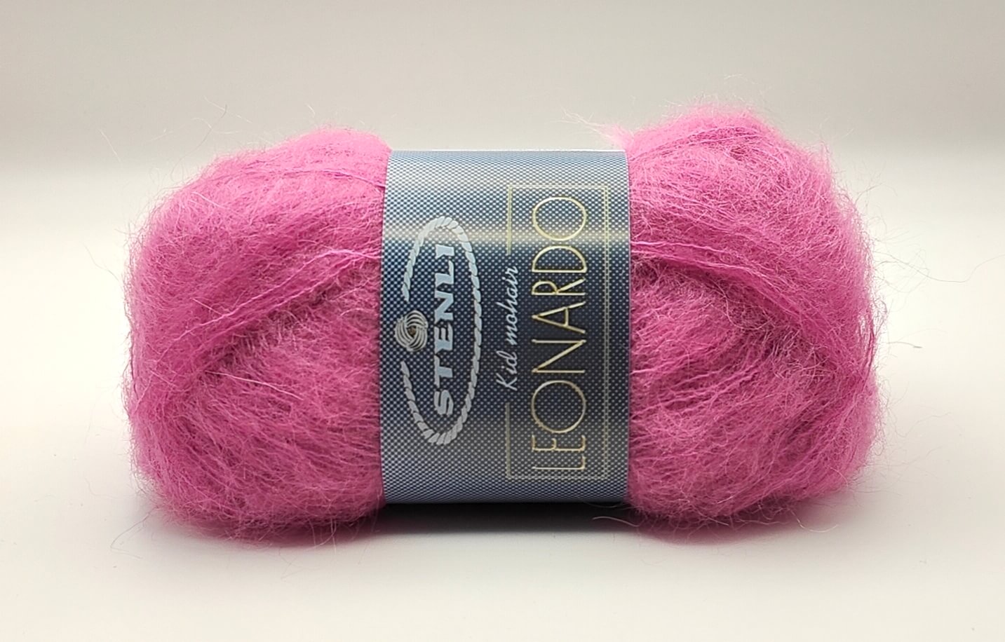 Leonardo kid mohair viola lankakerä.