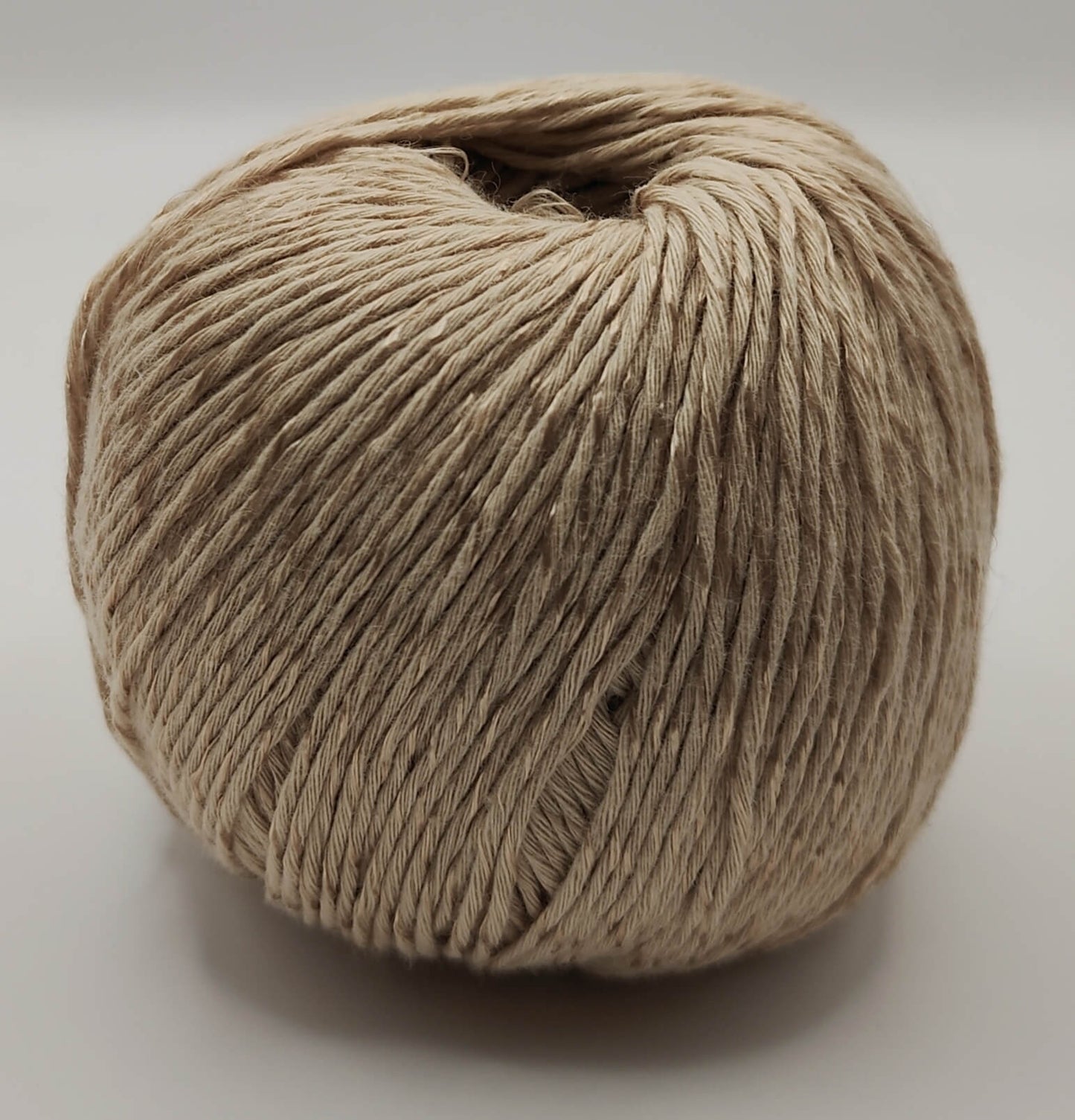 Stenli Perla beige puuvilla viskoosisilkkilankakerä.