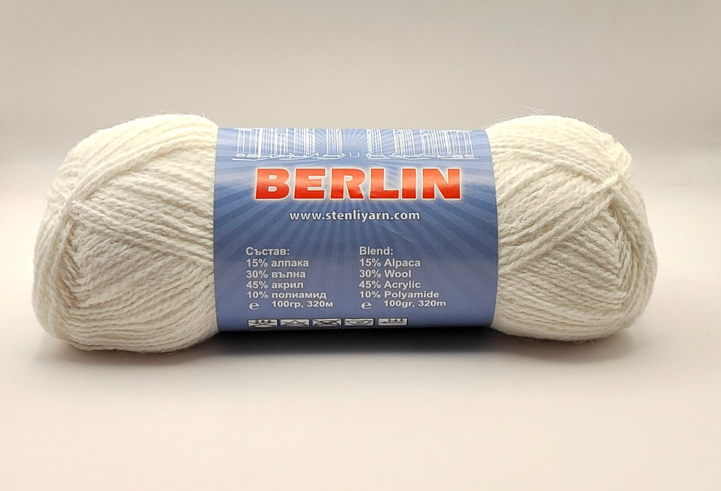 Berlin alpakkavillasekoitelanka maidonvalkoinen kerä.