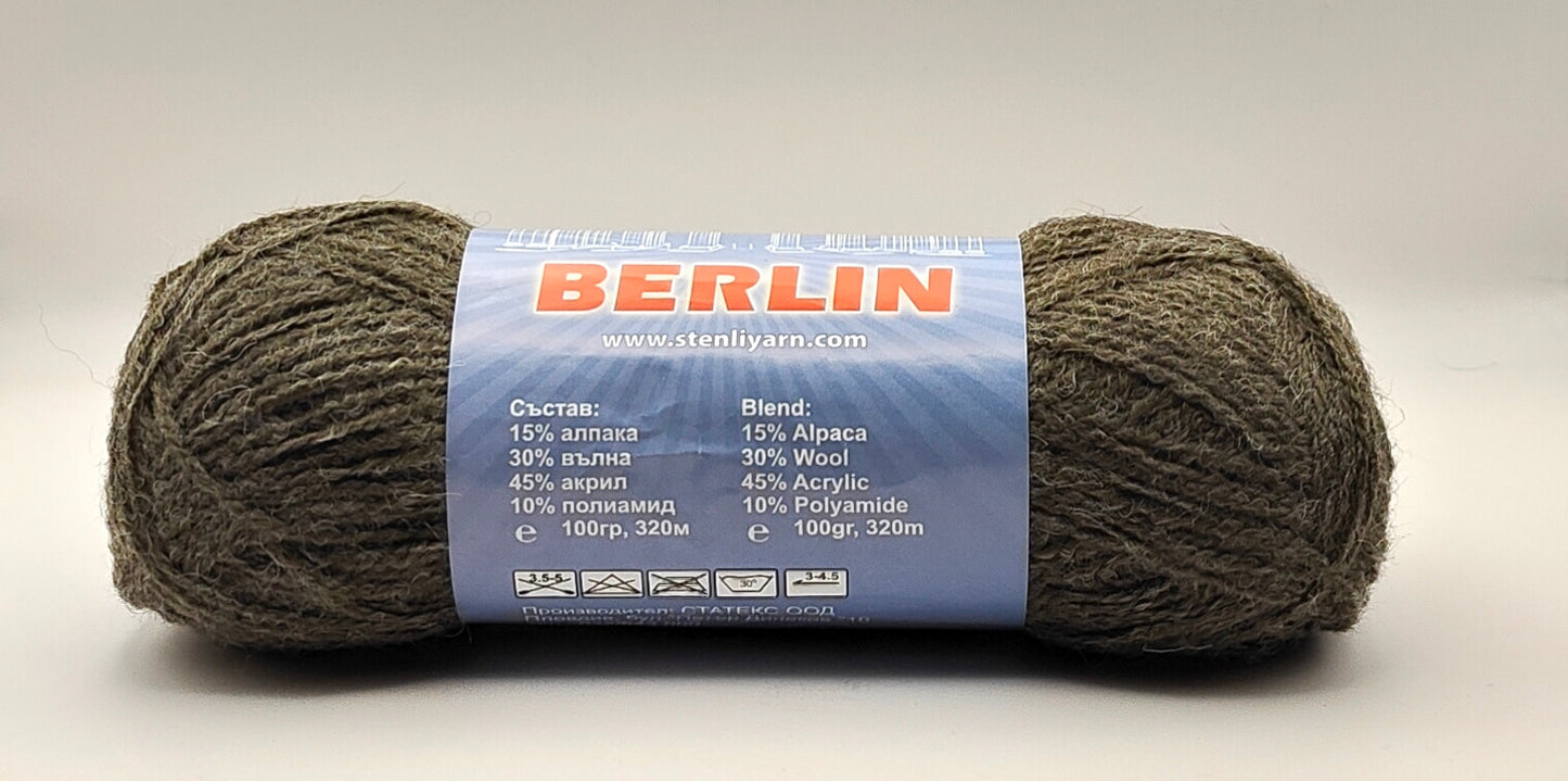 Berlin alpakkavillasekoitelanka savuinen hasselpähkinä kerä.