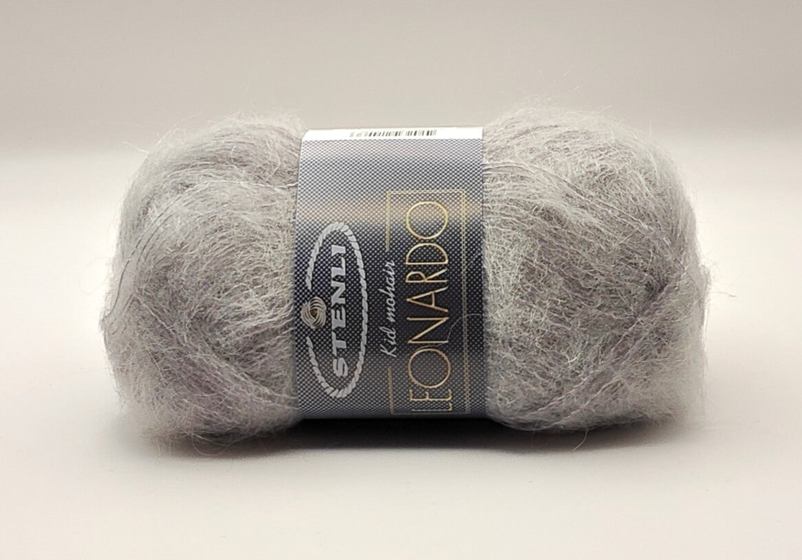 Leonardo kid mohair vaaleanharmaa lankakerä.