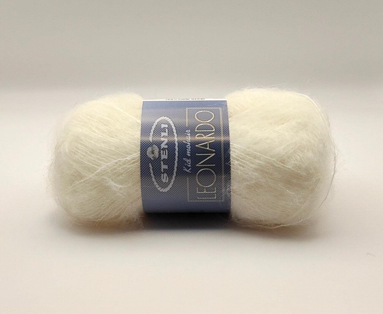 Leonardo kid mohair valkoinen lankakerä.