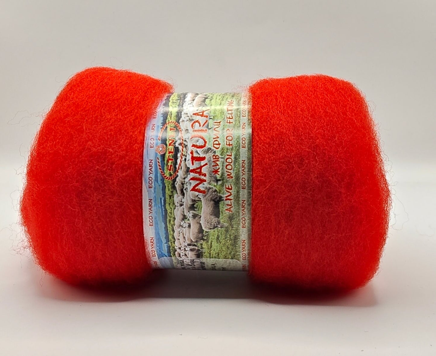 Punainen Natura huovutusvilla.