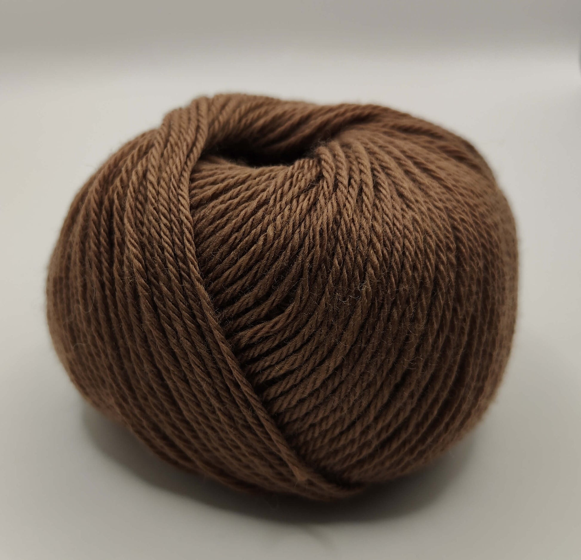 Simply Wool ruskea 100% superwash villalankakerä.