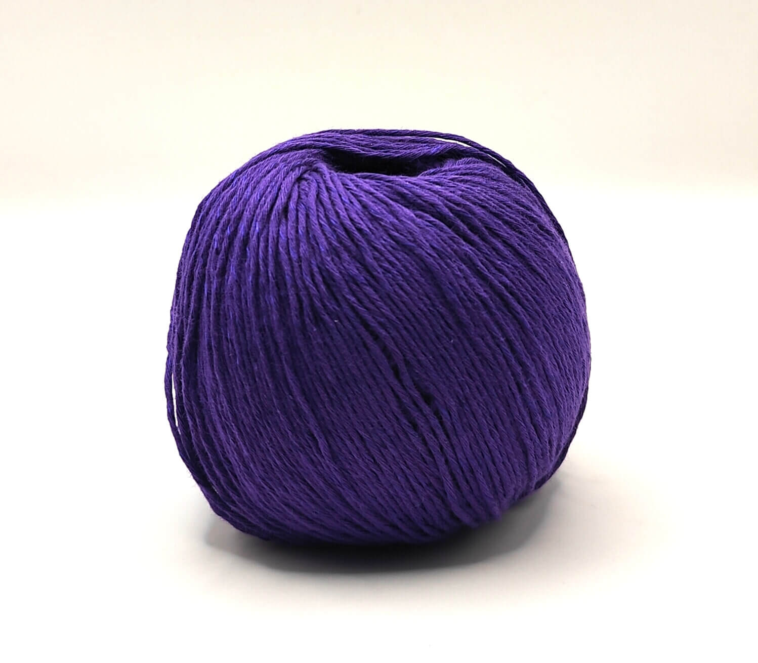 Stenli Perla violetti puuvilla viskoosisilkkilankakerä.